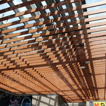 Test odhaľuje výhody dekoratívneho pásového stropného panelu v tvare U-.